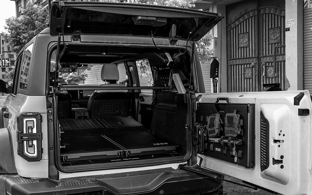 IRURI-RETURN Bronco Quick-Release Cargo Platform