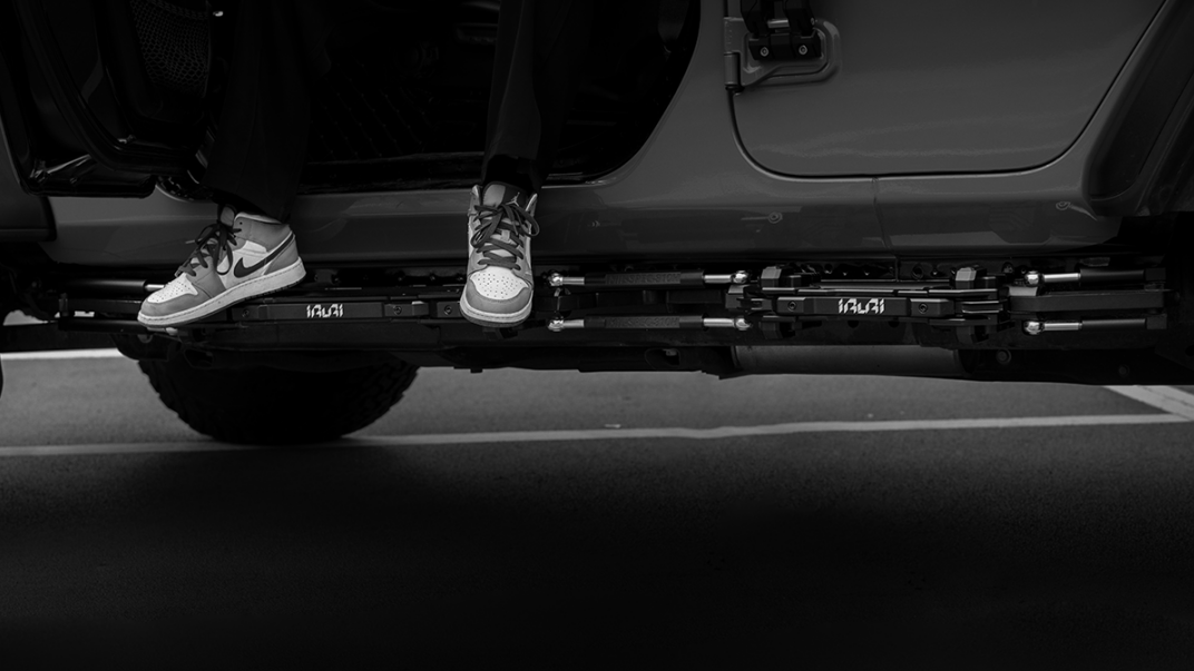 IRURI Adjustable Side Ladder for Jeep Wrangler