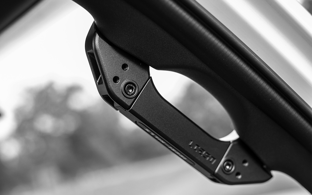 IRURI A-Pillar Grab Handles for Toyota Land Cruiser Prado LC250（a pair）