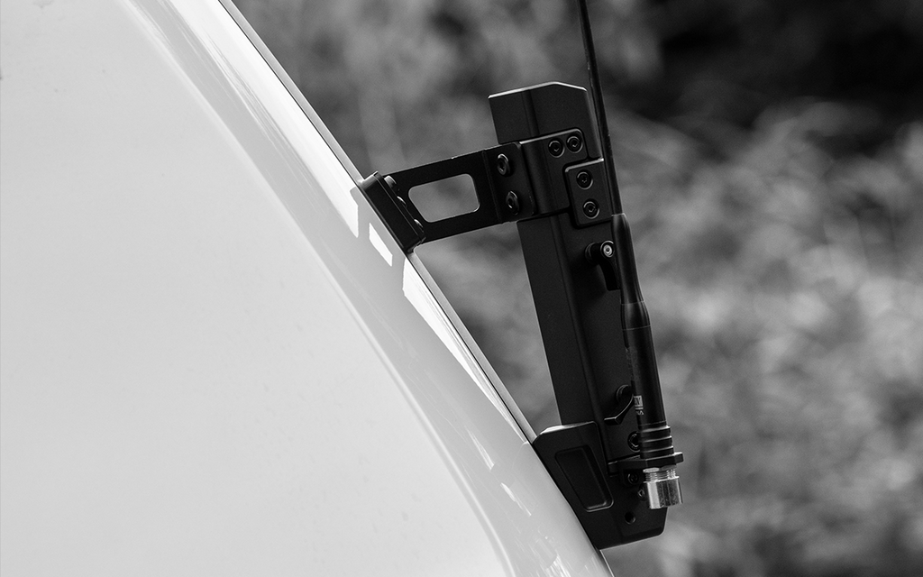 IRURI-HILLS Foldable Flag Pole Mount for Lexus GX550