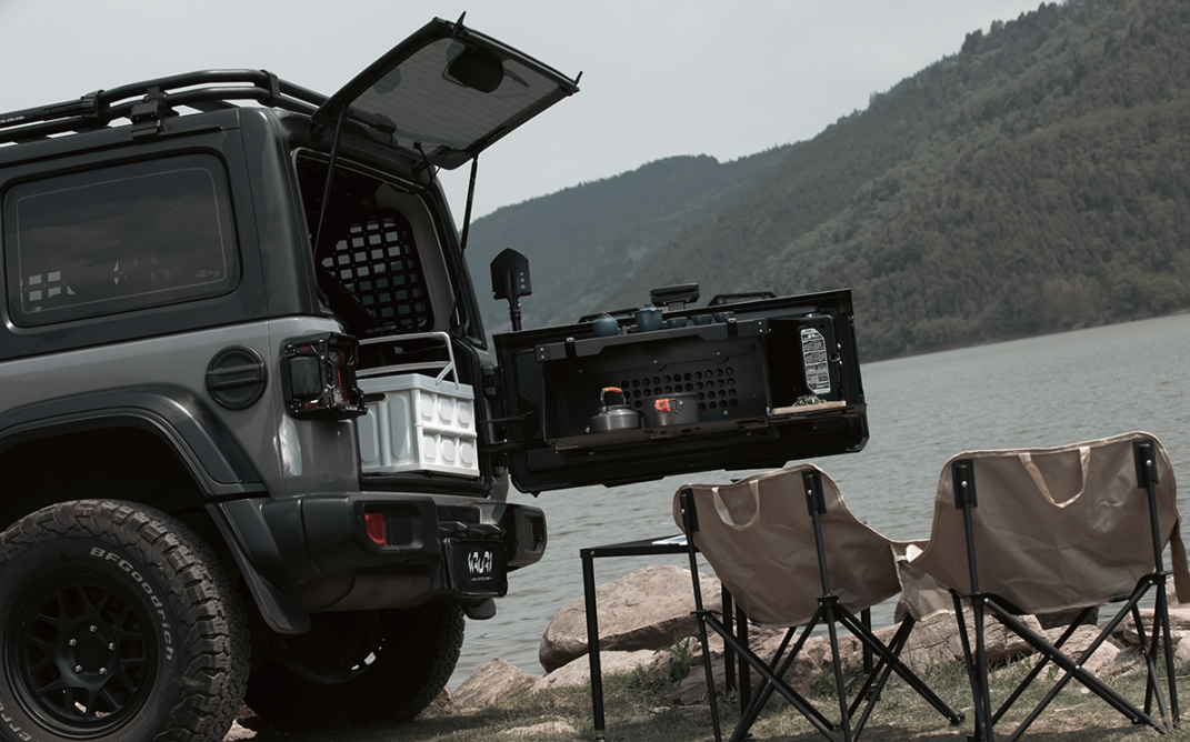 IRURI Rear Tailgate Multi-Function Platform for Jeep Wrangler